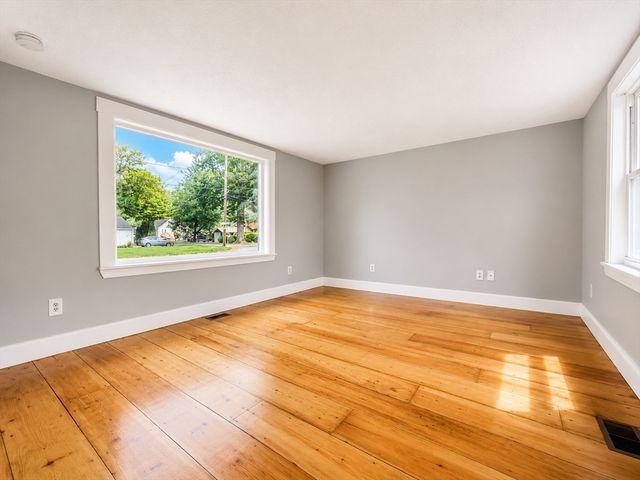 2 Millwood Cir, Framingham, MA 01701