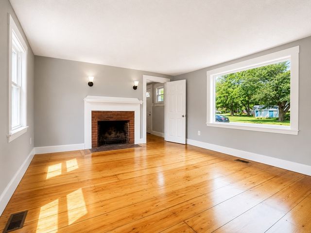 2 Millwood Cir, Framingham, MA 01701