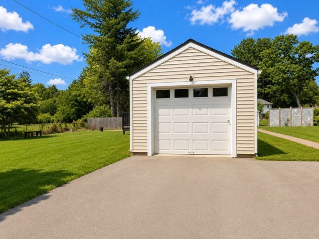 2 Millwood Cir, Framingham, MA 01701