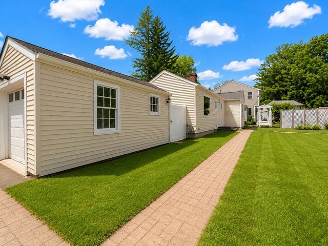 2 Millwood Cir, Framingham, MA 01701