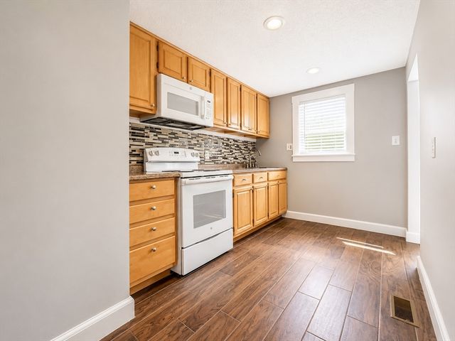 2 Millwood Cir, Framingham, MA 01701