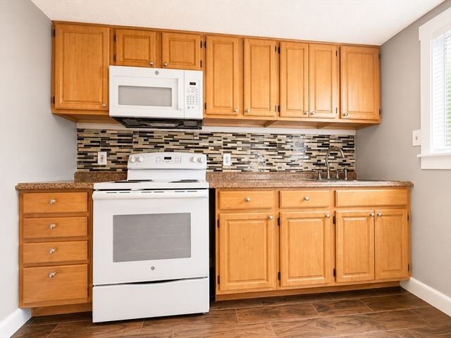 2 Millwood Cir, Framingham, MA 01701