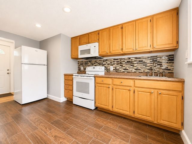 2 Millwood Cir, Framingham, MA 01701