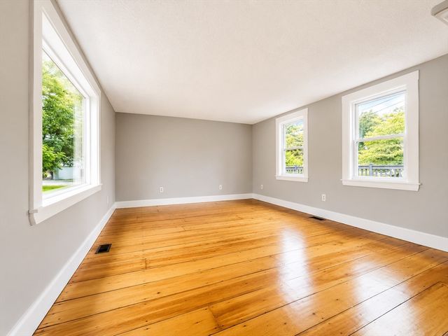 2 Millwood Cir, Framingham, MA 01701