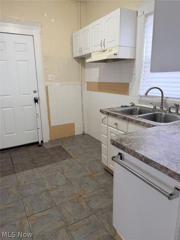 1830 Corning Avenue, Cleveland, OH 44109