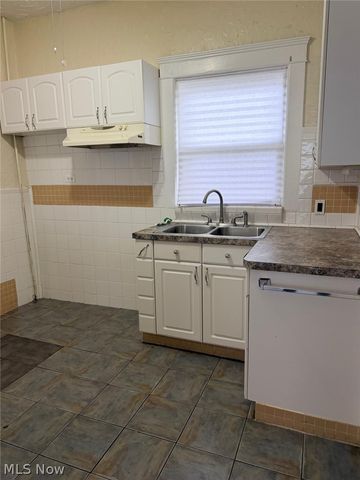 1830 Corning Avenue, Cleveland, OH 44109