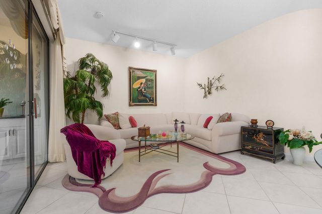 7546 La Paz Blvd 405, Boca Raton, FL 33433