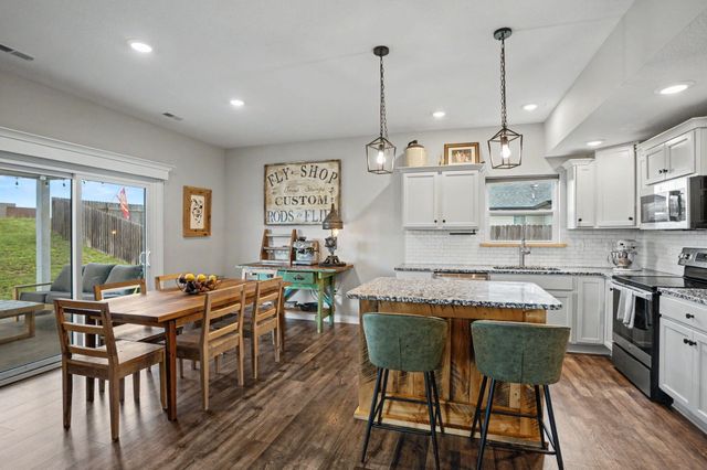 3401 MUIRWOOD CT, Columbia, MO 65202