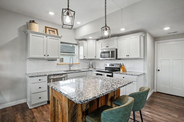 3401 MUIRWOOD CT, Columbia, MO 65202