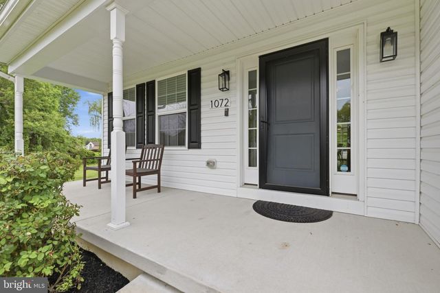 1072 BEAR RD, New Castle, DE 19720