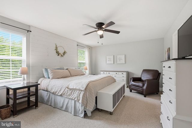 1072 BEAR RD, New Castle, DE 19720