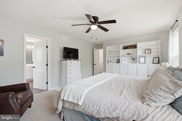 1072 BEAR RD, New Castle, DE 19720