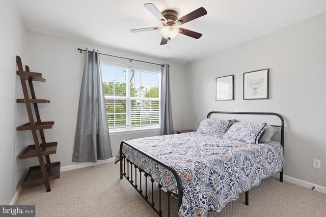 1072 BEAR RD, New Castle, DE 19720