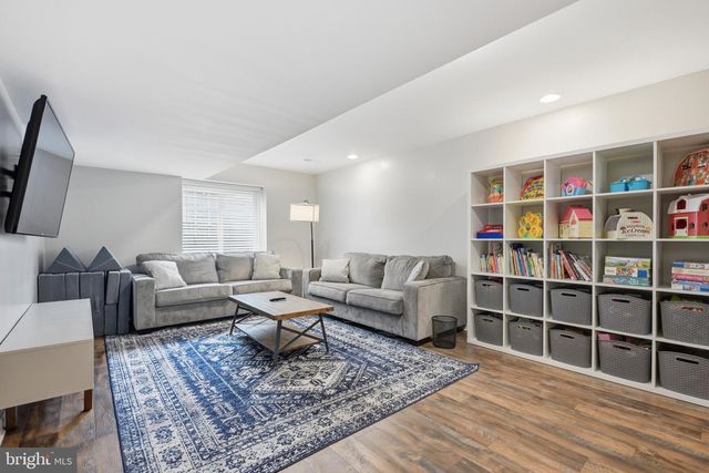 1072 BEAR RD, New Castle, DE 19720