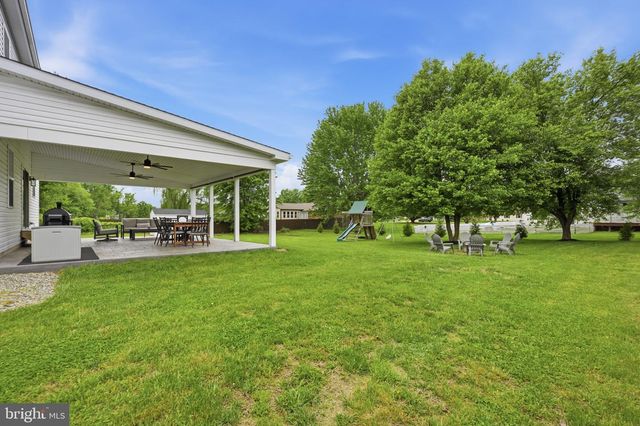 1072 BEAR RD, New Castle, DE 19720