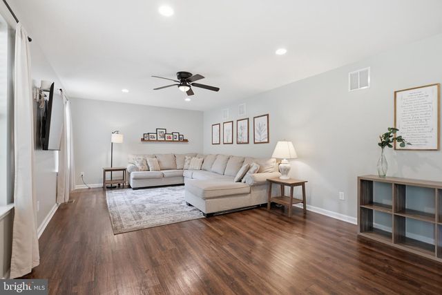 1072 BEAR RD, New Castle, DE 19720