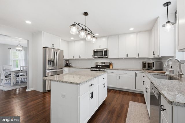 1072 BEAR RD, New Castle, DE 19720