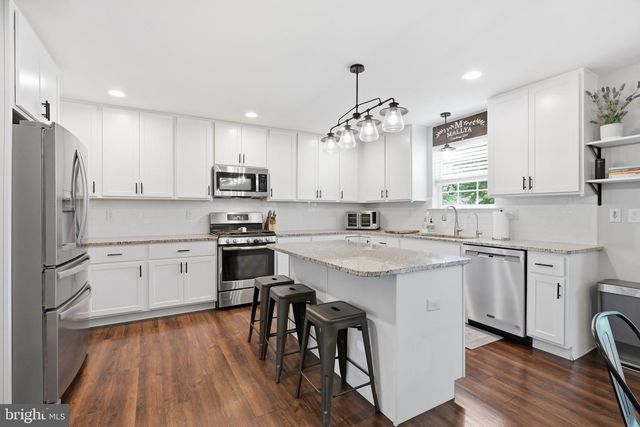 1072 BEAR RD, New Castle, DE 19720