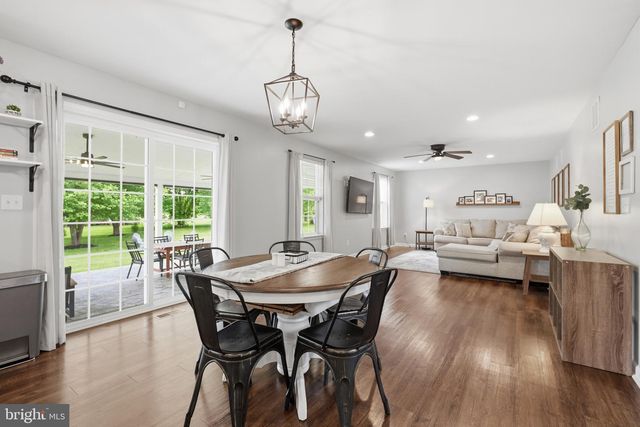 1072 BEAR RD, New Castle, DE 19720