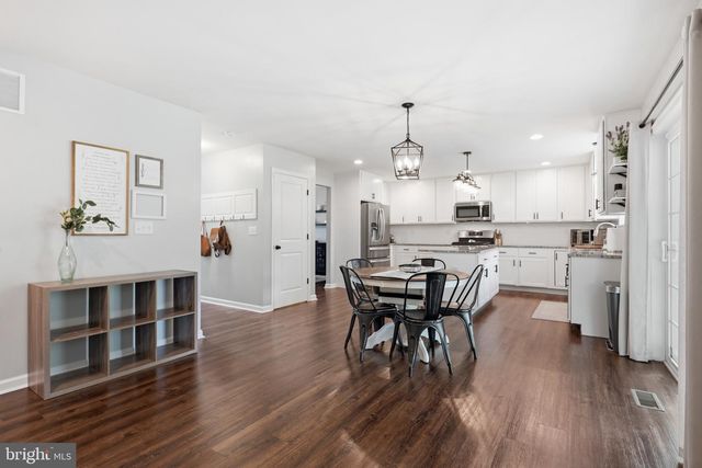 1072 BEAR RD, New Castle, DE 19720