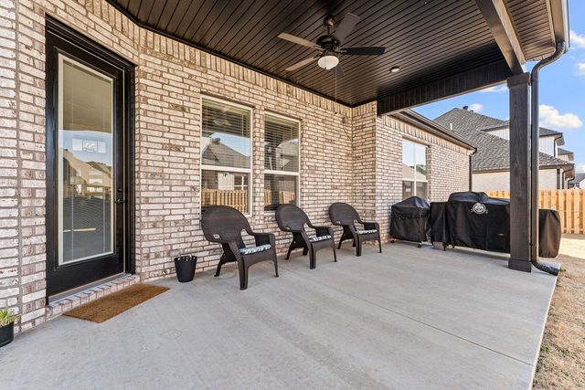 330 Rainforest Loop, Centerton, AR 72719