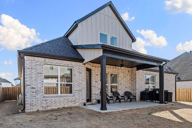 330 Rainforest Loop, Centerton, AR 72719