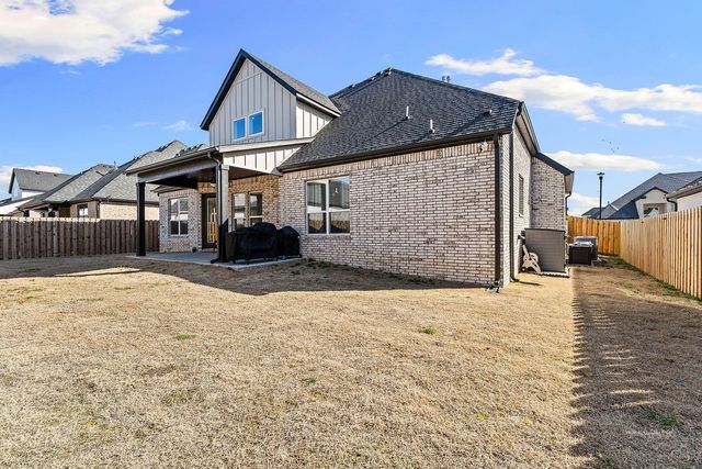 330 Rainforest Loop, Centerton, AR 72719