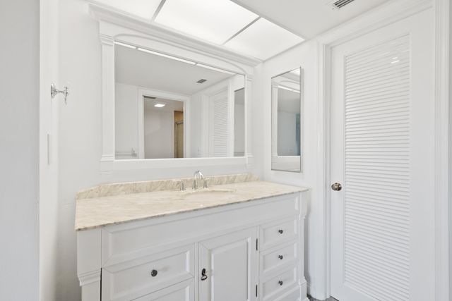 300 N HIGHWAY A1A 101M, Jupiter, FL 33477
