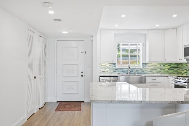 300 N HIGHWAY A1A 101M, Jupiter, FL 33477