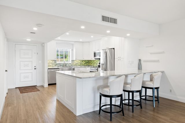 300 N HIGHWAY A1A 101M, Jupiter, FL 33477