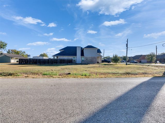 000 Morris, Road, East Bernard, TX 77435