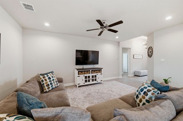 1927 Jackson Street, Cleburne, TX 76033