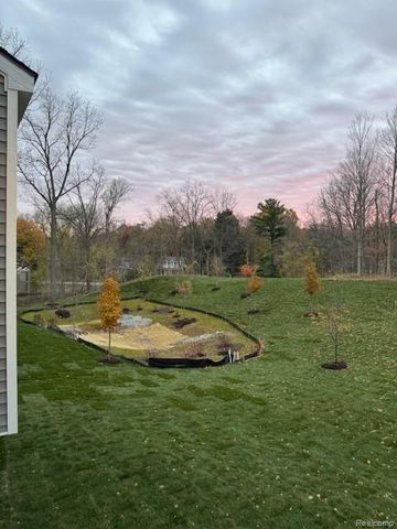 22615 Novi Road, Novi, MI 48375