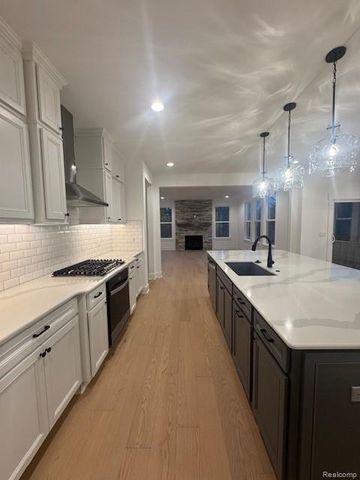 22615 Novi Road, Novi, MI 48375