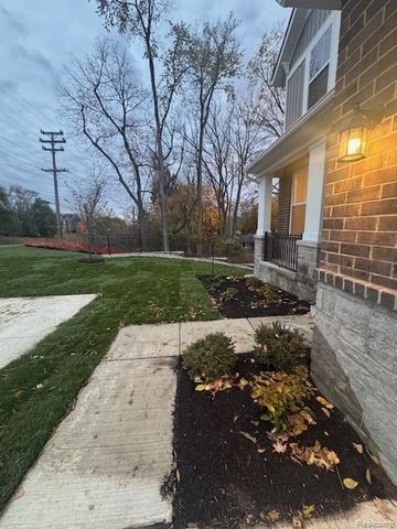 22615 Novi Road, Novi, MI 48375