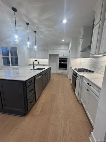 22615 Novi Road, Novi, MI 48375