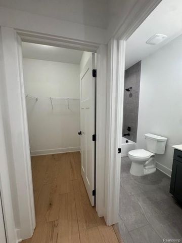 22615 Novi Road, Novi, MI 48375