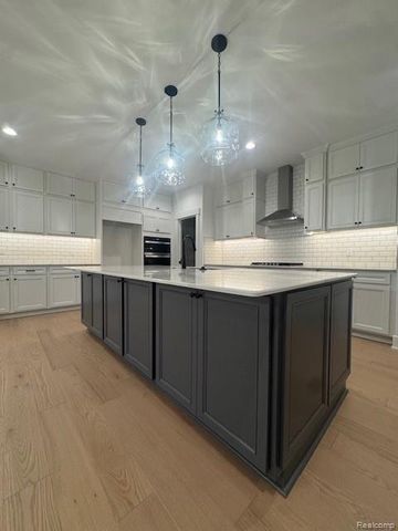 22615 Novi Road, Novi, MI 48375