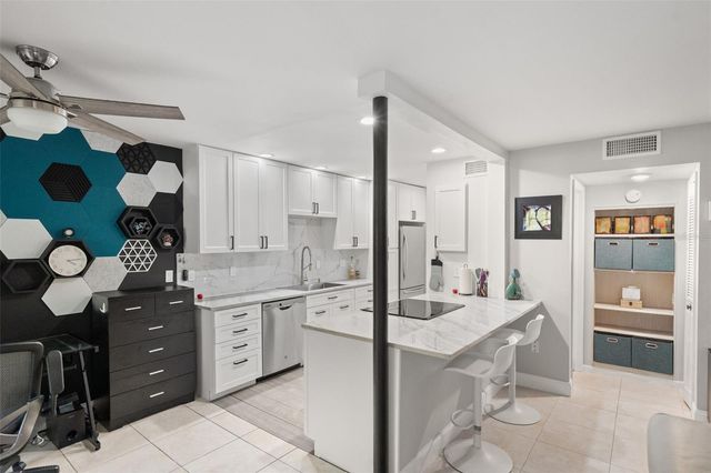 6322 TREETOP CIRCLE, Temple Terrace, FL 33617