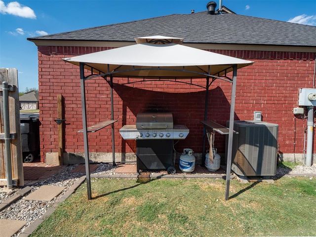 1612 SW 23rd Street, Moore, OK 73170