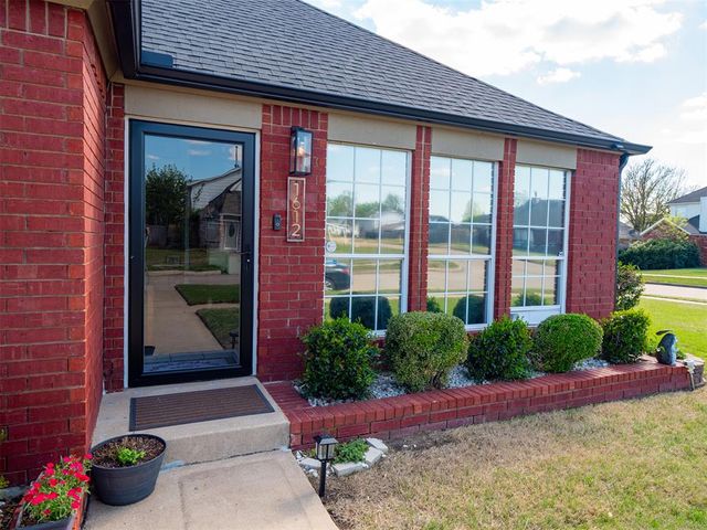 1612 SW 23rd Street, Moore, OK 73170