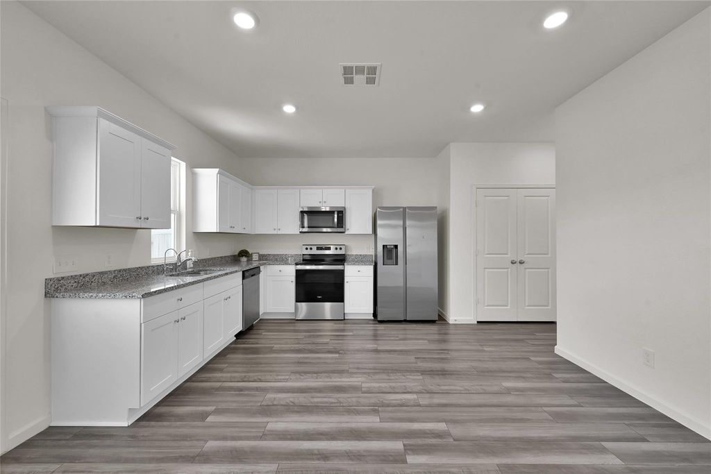 14818 Calderon Drive, Conroe, TX 77316