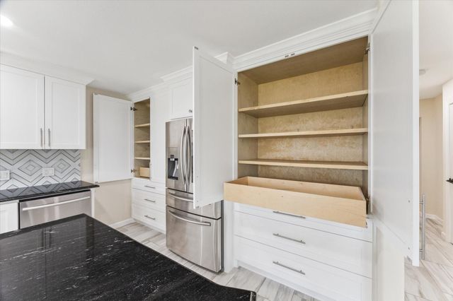 813 W Galveston Street, League City, TX 77573