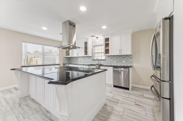 813 W Galveston Street, League City, TX 77573