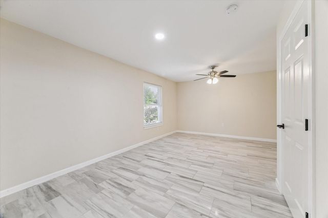 813 W Galveston Street, League City, TX 77573