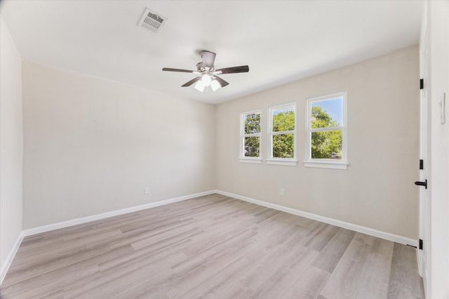 813 W Galveston Street, League City, TX 77573