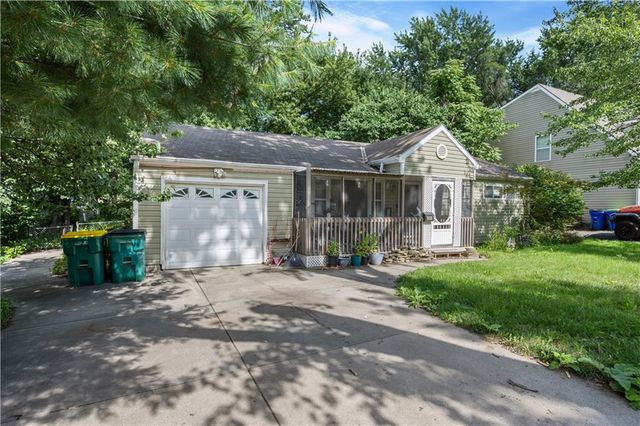 7435 Reeds Lane, Overland Park, KS 66204