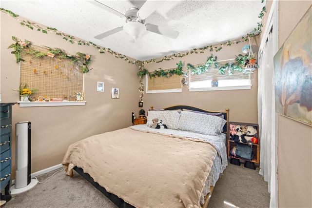7435 Reeds Lane, Overland Park, KS 66204