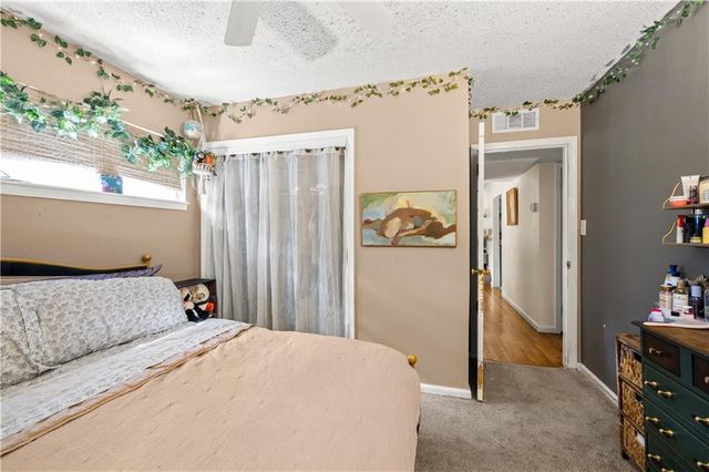 7435 Reeds Lane, Overland Park, KS 66204