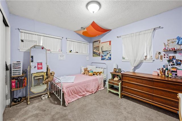 7435 Reeds Lane, Overland Park, KS 66204